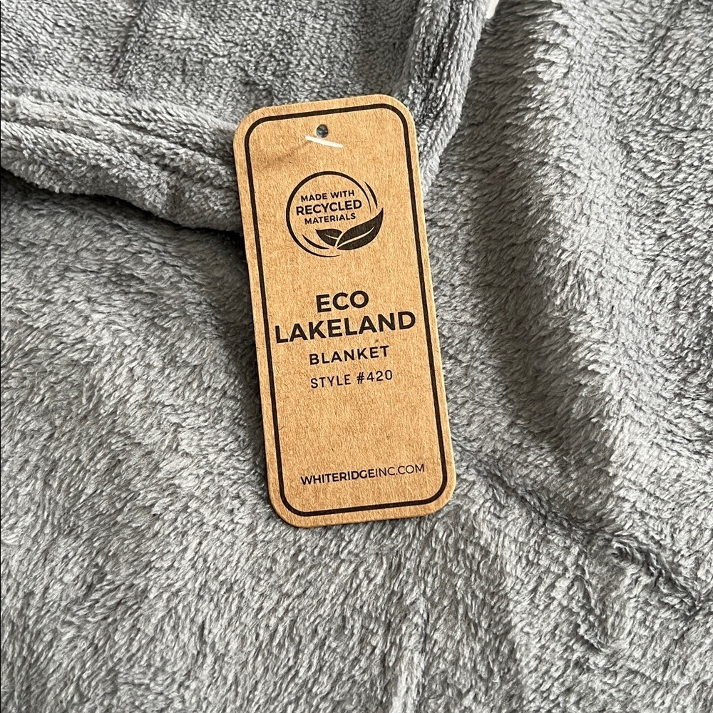 NWT eco Lakeland throw blanket - Picture 2 of 2